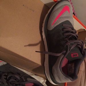 Size 8 wmns NIKE FS LITE RUN3